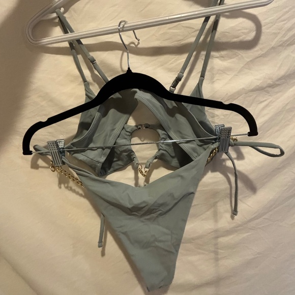 Bikini - Picture 2 of 2